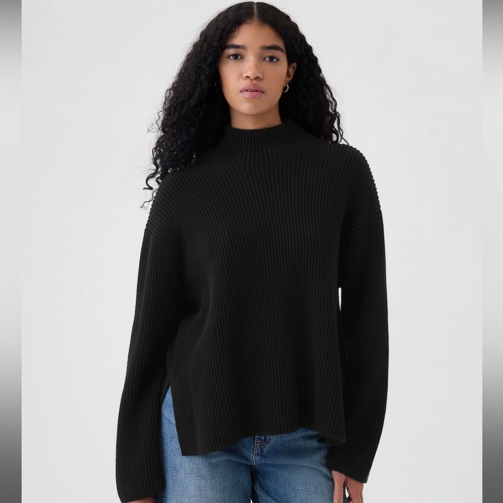 Women’s Oversized Split-Hem Mockneck Sweater